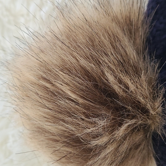 TRÏBE Cable knit Blue winter hat Toque with pom pom NWT - Picture 2 of 2